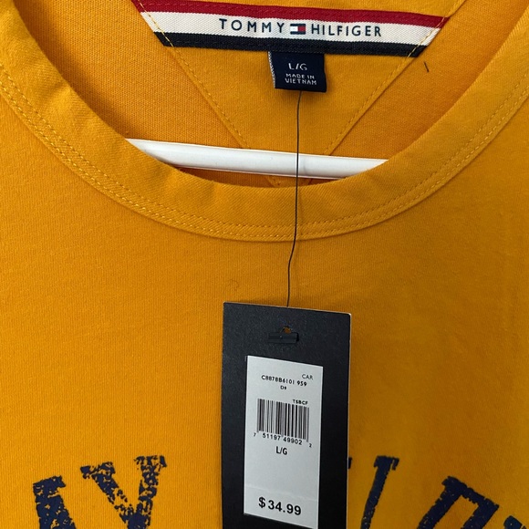 (NWT) TOMMY HILFIGER Graphic Design T-Shirt - Picture 2 of 4